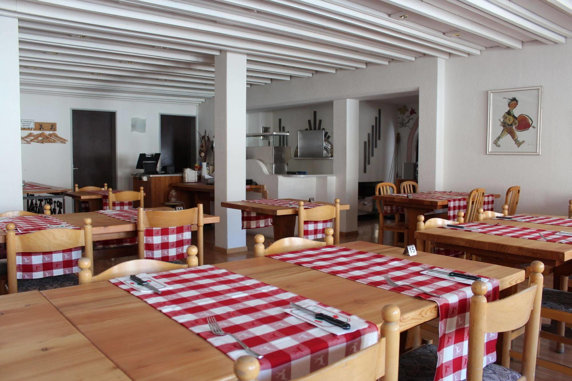 Hotel Al Rom Tschierv Esterno foto